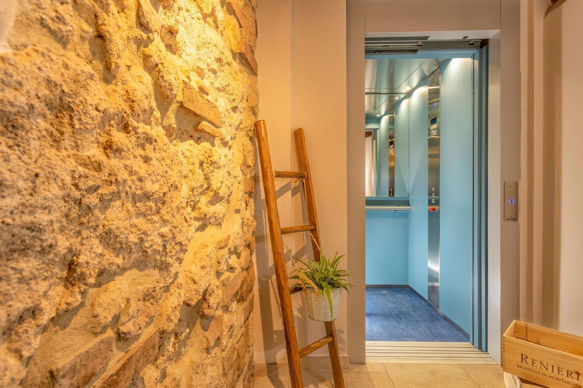 Palazzo Falcinelli Luxury Room In Montepulciano Center With Air Conditioning And Elevator Экстерьер фото