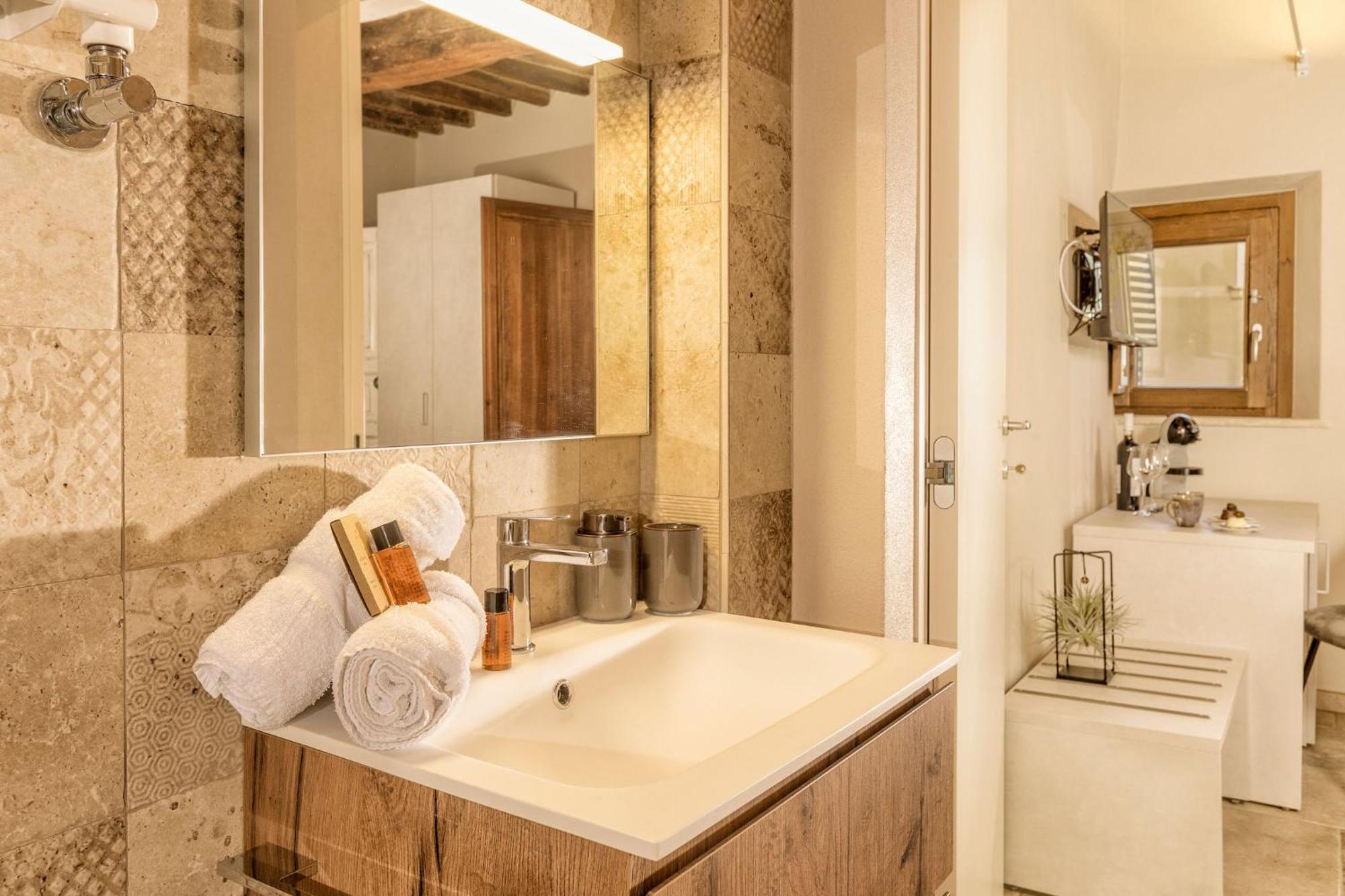 Palazzo Falcinelli Luxury Room In Montepulciano Center With Air Conditioning And Elevator Экстерьер фото