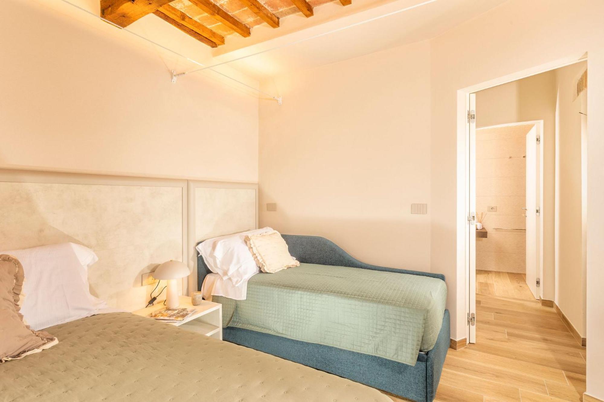 Palazzo Falcinelli Luxury Room In Montepulciano Center With Air Conditioning And Elevator Экстерьер фото