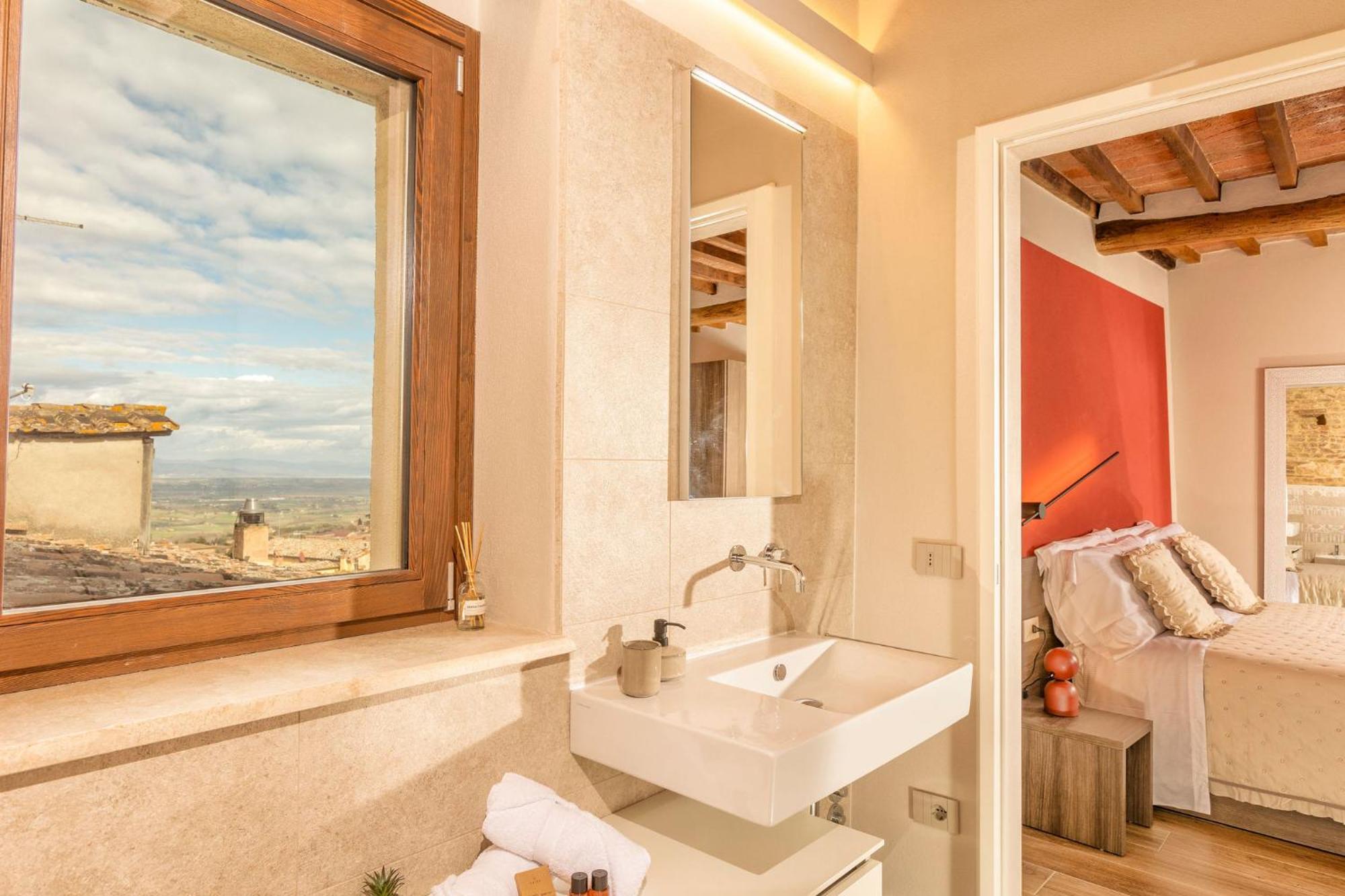 Palazzo Falcinelli Luxury Room In Montepulciano Center With Air Conditioning And Elevator Экстерьер фото